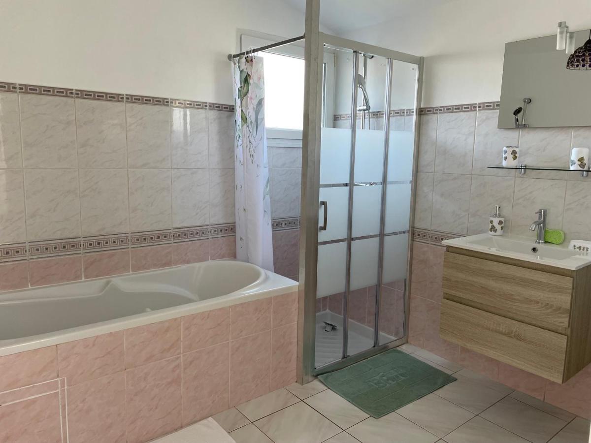Gites Le Rucher De Kerillis Plouguiel Exterior photo
